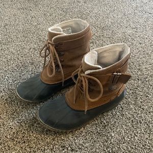 Sorel Winter Booties Brown with slight heel